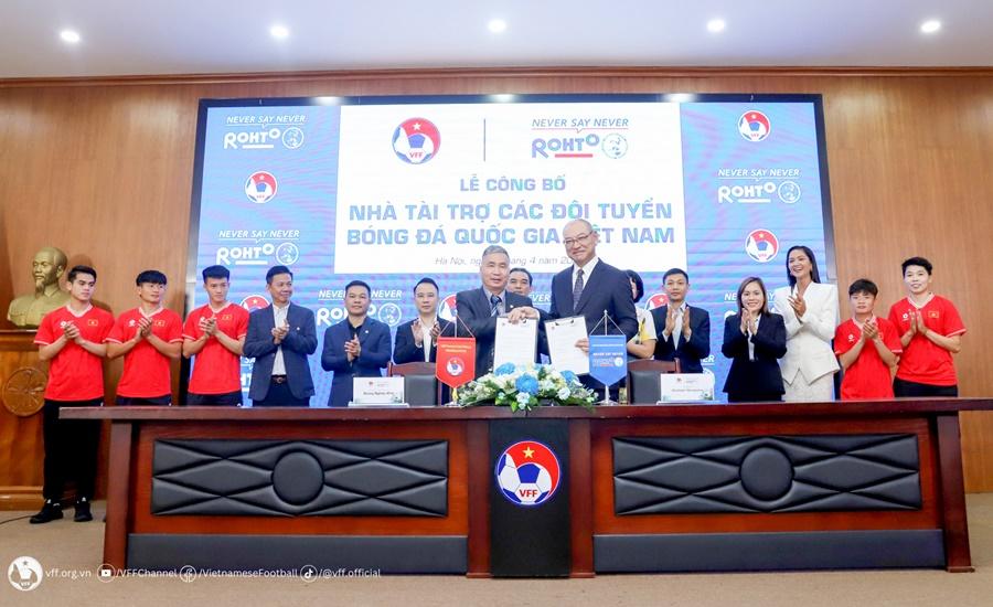 Đang tìm kiếm HLV trưởng tuyển Việt Nam, VFF nhận tin vui
