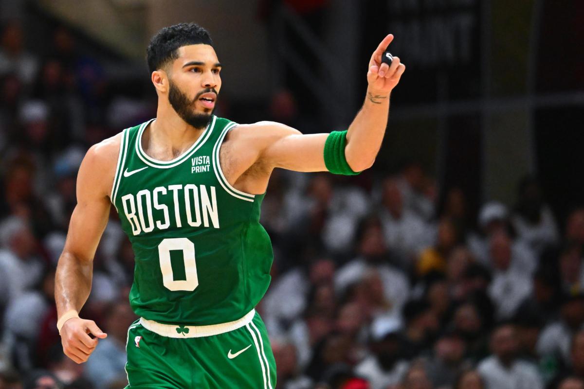 Thắng nhọc nhằn Cavaliers, đội đầu bảng Boston Celtics còn cách chung kết miền Đông 1 trận thắng