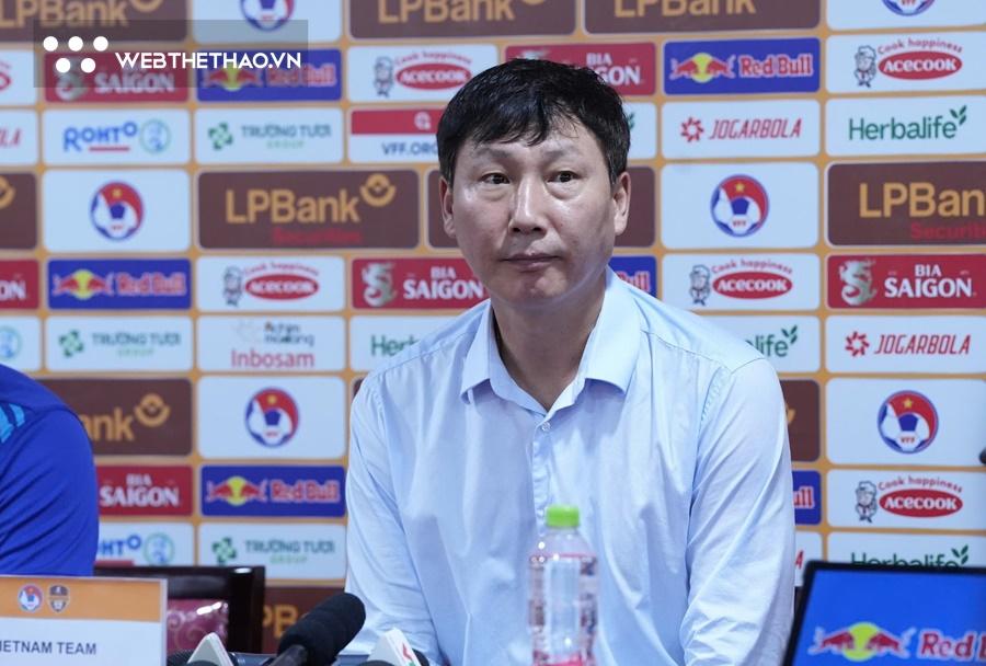 HLV Kim Sang Sik nói về sự thật phũ phàng sau thất bại trước Thái Lan