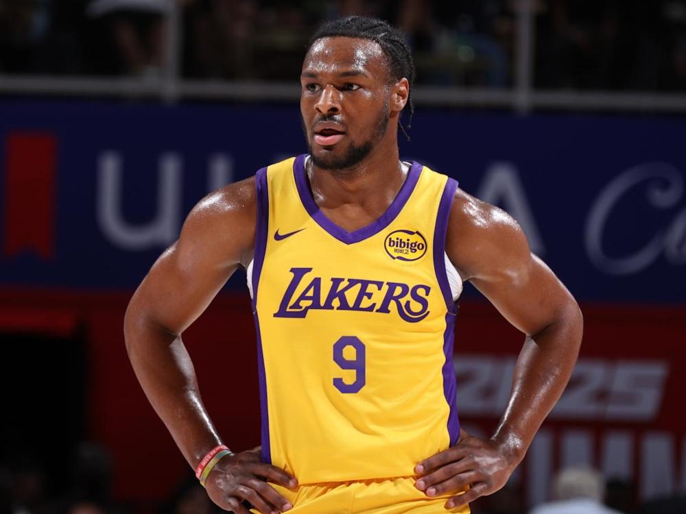 Xuất hiện nhà sưu tầm khủng chi gần 1 tỷ mua áo đấu của con trai LeBron James
