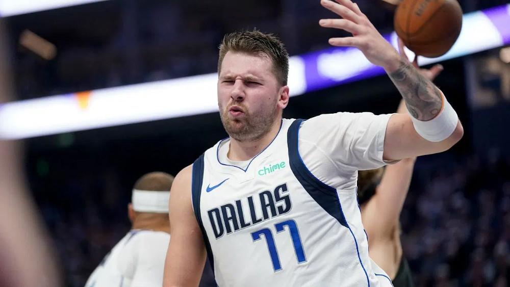 Dù toả sáng với 37 PTS, Luka Doncic mắc sai lầm khó tin khiến Dallas Mavericks thua tức tưởi