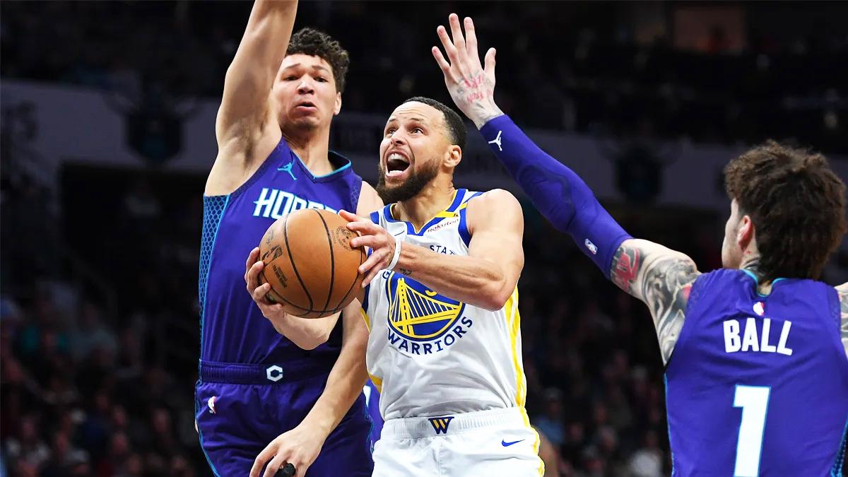 Stephen Curry lật cổ chân vẫn đưa Golden State Warriors đến top-6 miền Tây
