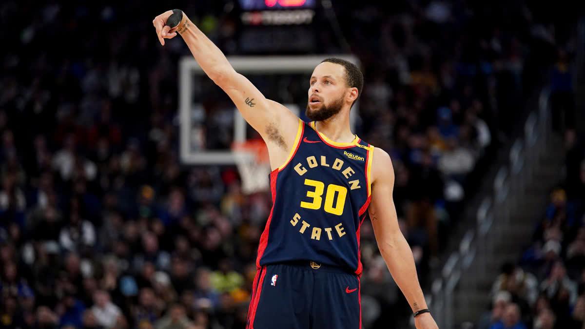 Stephen Curry đi vào lịch sử NBA, cán mốc 4.000 quả 3 điểm mọi thời đại