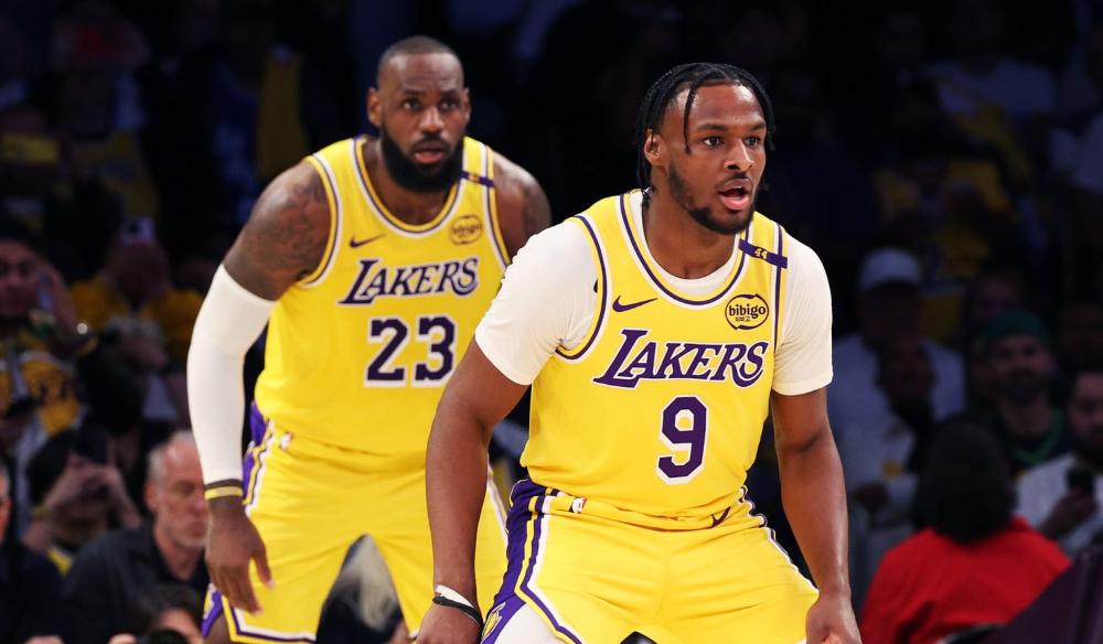 LeBron cùng Luka ngồi ngoài, Bronny James ghi nhiều điểm nhất Lakers trong… thất bại 30 điểm