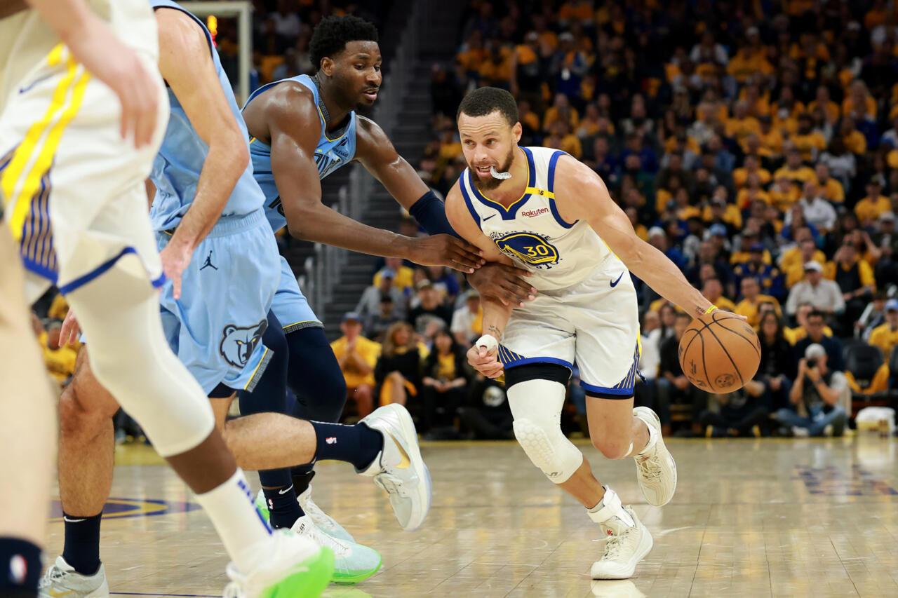 Stephen Curry ném 3 điểm “clutch” đỉnh cao, Golden State Warriors chốt vé NBA Playoffs 2025