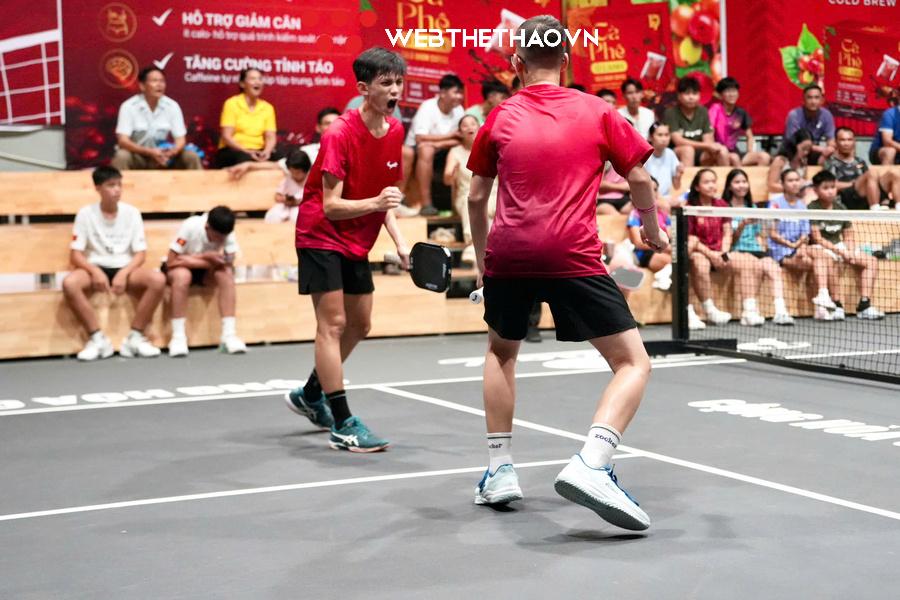 Khoảnh khắc vỡ òa: Tuấn Phong – An Dân ăn mừng chức vô địch U18 đôi nam