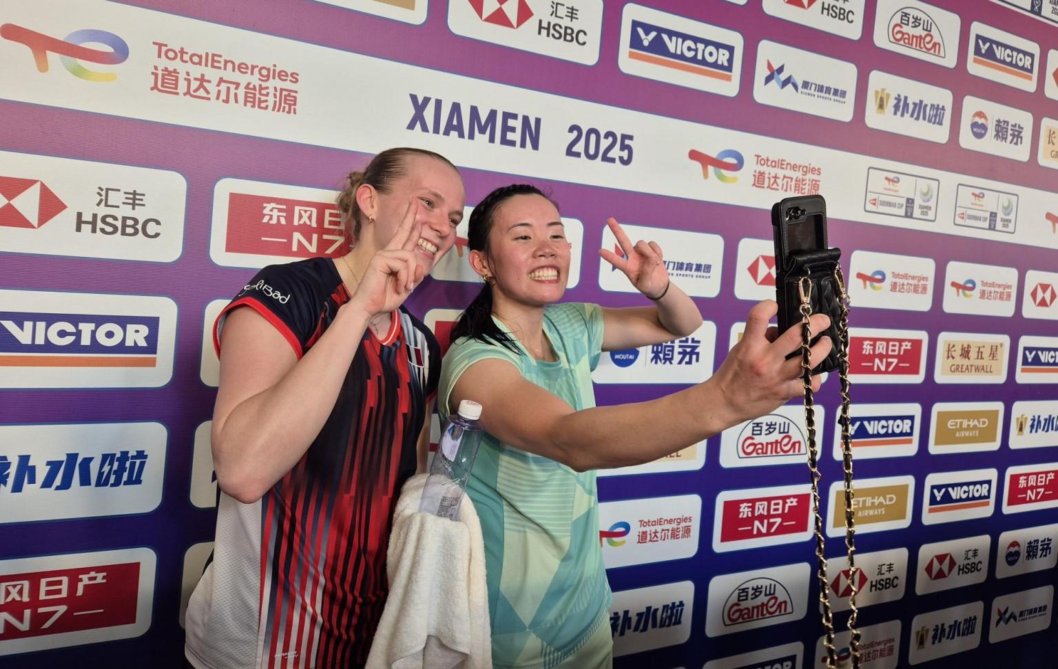 Nỗi đau, nước mắt và cử chỉ độc đáo ở giải cầu lông Sudirman Cup 2025