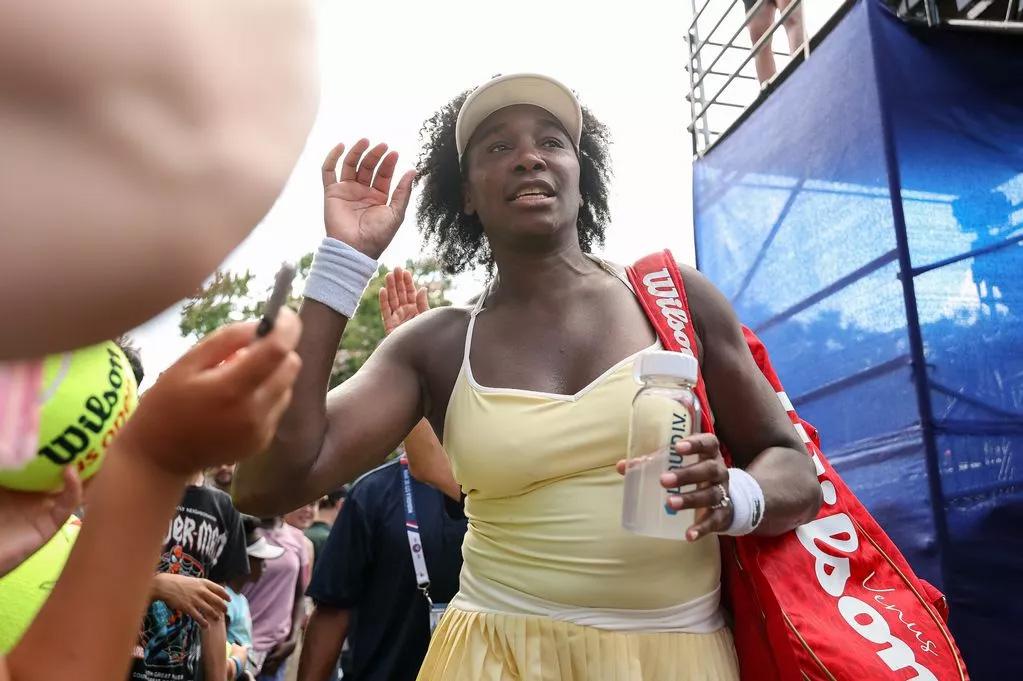 Huyền thoại quần vợt Mỹ Venus Williams giành chiến thắng ở tuổi 45 khi trở lại thi đấu sau 16 tháng vắng mặt