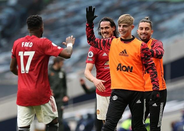 Tiền vệ MU vẫn bị chê bai dù ghi bàn trước Tottenham