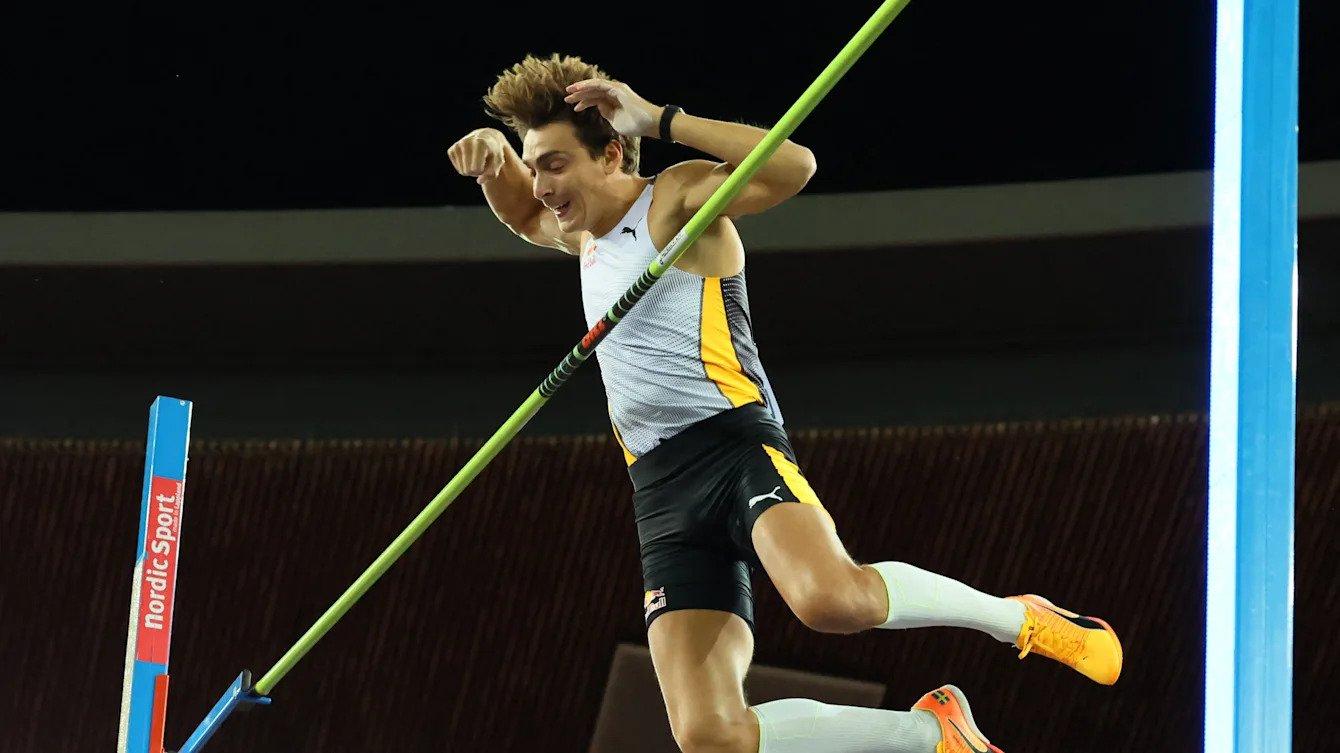 Mondo Duplantis phá kỷ lục thế giới nhảy sào lần thứ 7, thêm… 1cm để đi vào lịch sử