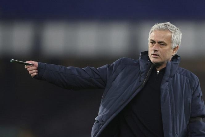 Mourinho vẫn nhận lương khủng ở Tottenham dù trở thành HLV Roma