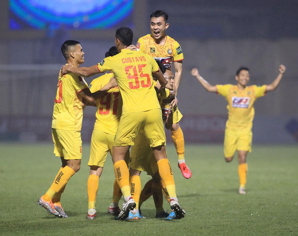 Sao trẻ U22 Việt Nam thi đấu ấn tượng, CLB Thanh Hóa hòa kịch tính HAGL
