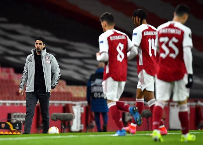 Arsenal bị chế giễu “cần ai đấm vào mặt” để tỉnh giấc