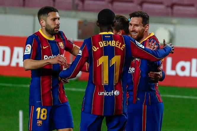 Messi giúp Barca rút ngắn khoảng cách khó tin với Atletico