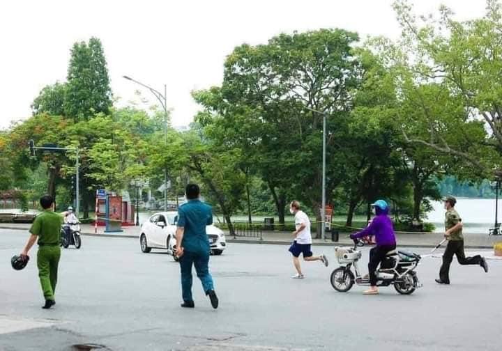 Hà Nội xử phạt hơn 1300 trường hợp tập thể dục, không đeo khẩu trang