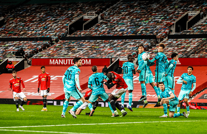 Tiền vệ Liverpool bị “tố” né tránh cú đá phạt thành bàn của MU