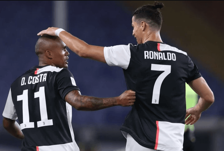 Thái độ trái ngược của Ronaldo qua 2 lần thay người ở Juventus