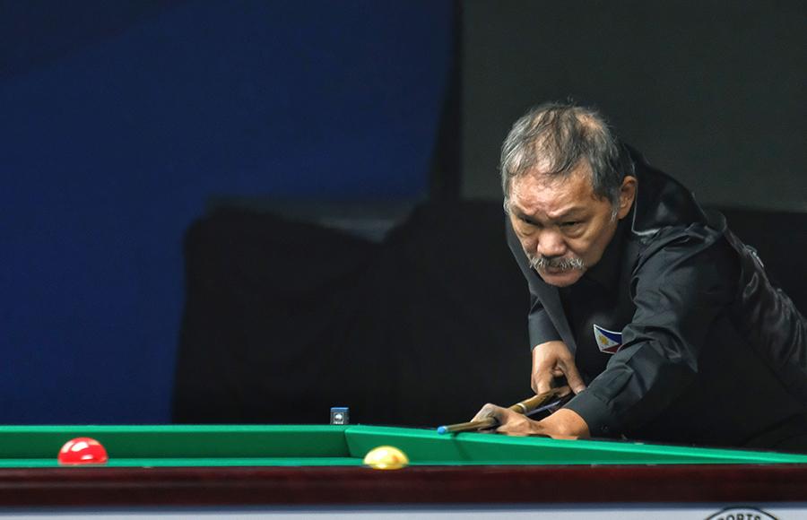 Coi thường COVID-19, "phù thủy billiards" Efren Reyes bị cảnh sát bắt!