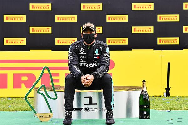 Kết quả đua F1 Grand Prix Áo 12/7: Hamilton thống trị khi Ferrari bật chế độ "tự hủy"!