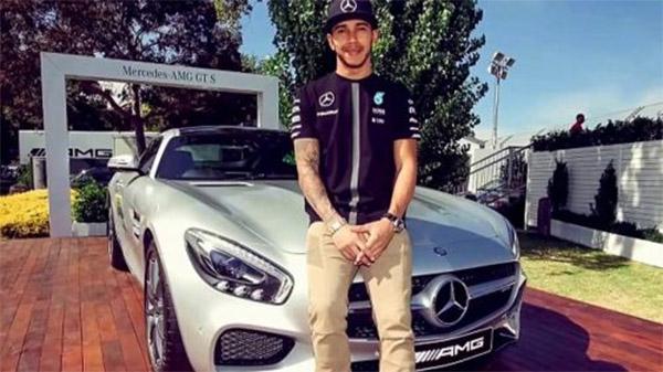 Tay đua F1 Lewis Hamilton, nhà thể thao giàu nhất Vương quốc Anh