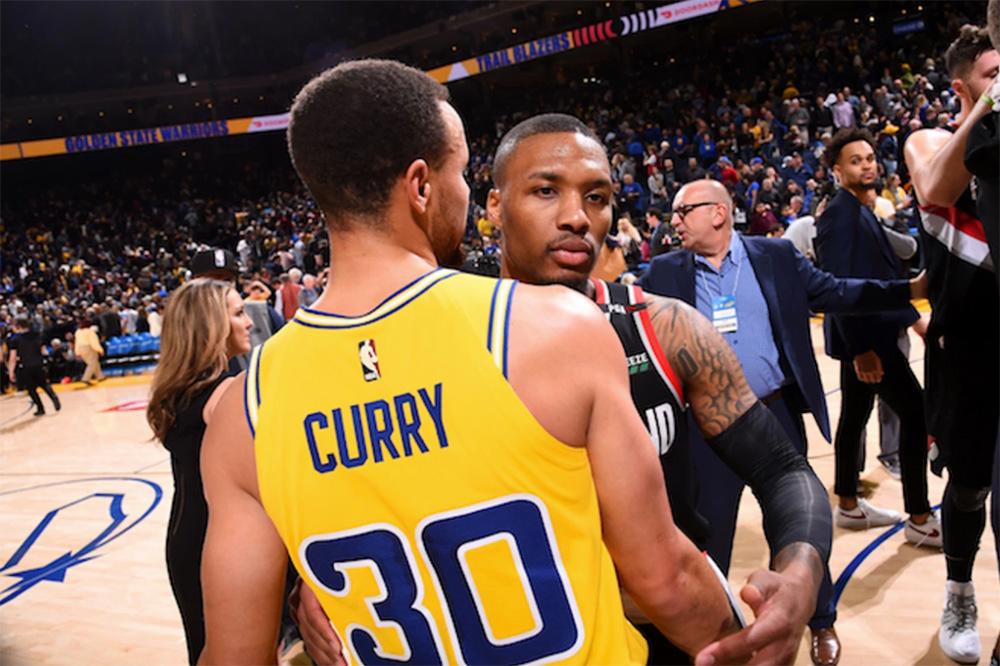 Stephen Curry phản hồi ra sao về Damian Lillard và trận đấu vô nghĩa?