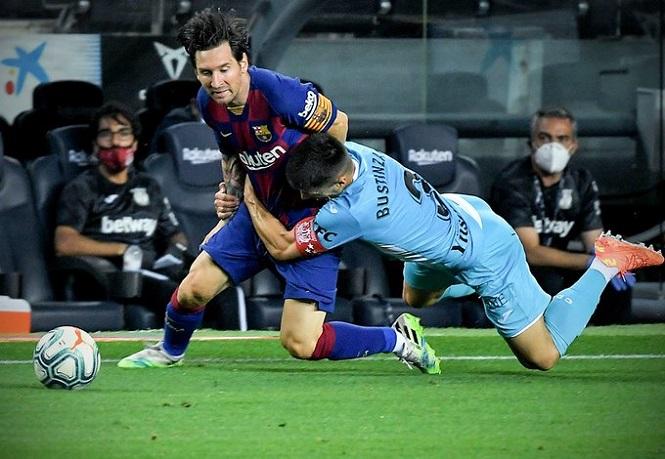 Messi buộc đối thủ phải chơi bóng bầu dục để ngăn cản