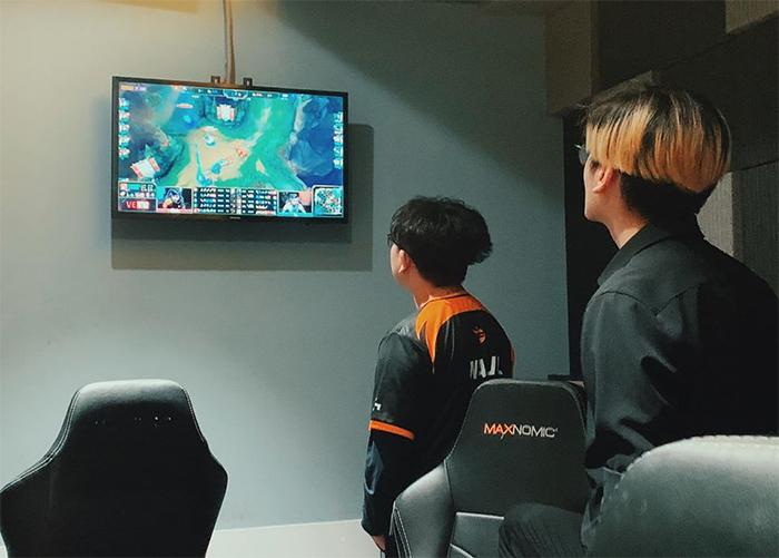 Kết quả VCS Mùa Hè 2020 tuần 1: FL vs EVS dẫn đầu... từ dưới lên