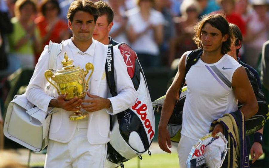 Federer lịch lãm, phong cách từng có lúc mặc quần ngược nhận Cúp!