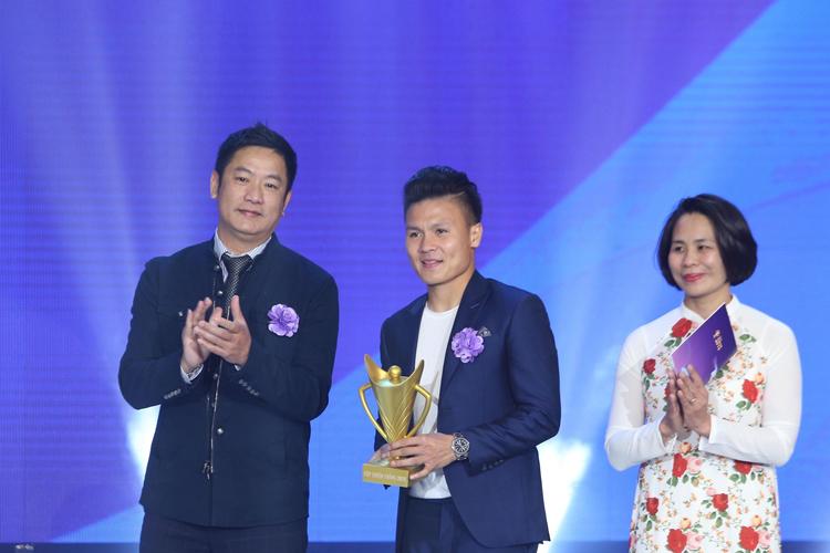 Cúp Chiến thắng 2018: Quang Hải giành giải thưởng Nam VĐV của năm