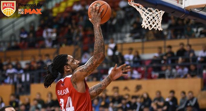 Singapore Slingers 70-80 Alab Pilipinas: 'Cáo già' Renaldo Balkman thể hiện đẳng cấp