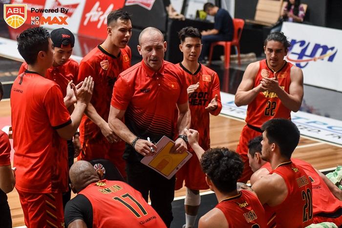 Kịch bản cũ lặp lại, Saigon Heat đánh rơi chiến thắng trước CLS Knights ở những phút cuối