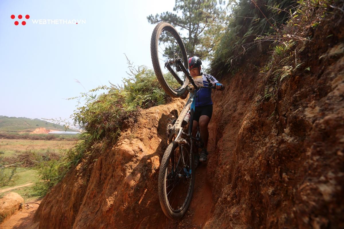 Dalat Victory Challenge 2019: 1001 cách chinh phục dốc đứng vực sâu của các cua rơ