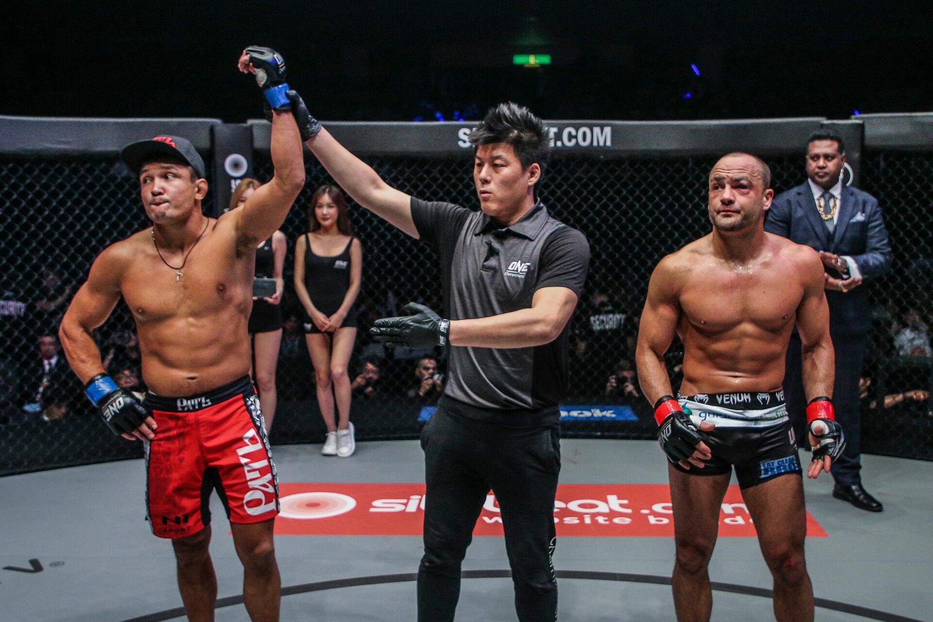 Eddie Alvarez bị TKO tại ONE và bài học: "Đừng bao giờ xem thường người khác!"