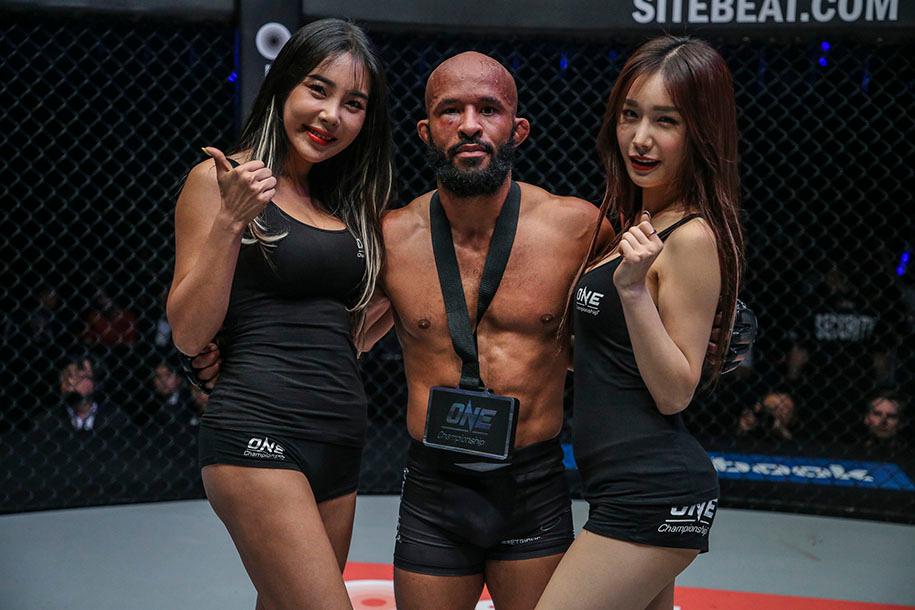 Vừa sang ONE Championship, hai cựu vô địch UFC "lên bờ xuống ruộng"