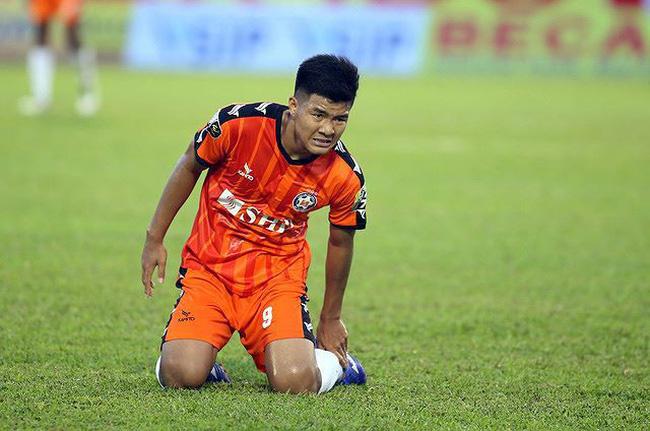 Không “lấy lòng” HLV Lê Huỳnh Đức, Hà Đức Chinh có thể bị “bật bãi” ở SEA Games 30