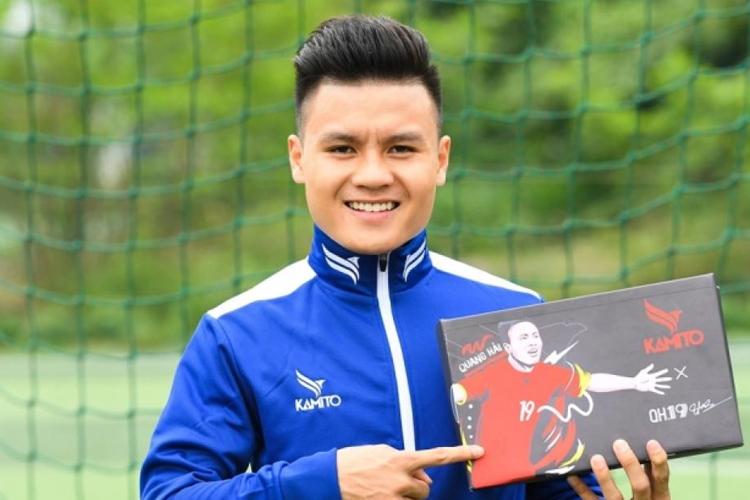 Sánh ngang Ronaldo - Messi, Quang Hải có dòng giày riêng mang tên mình