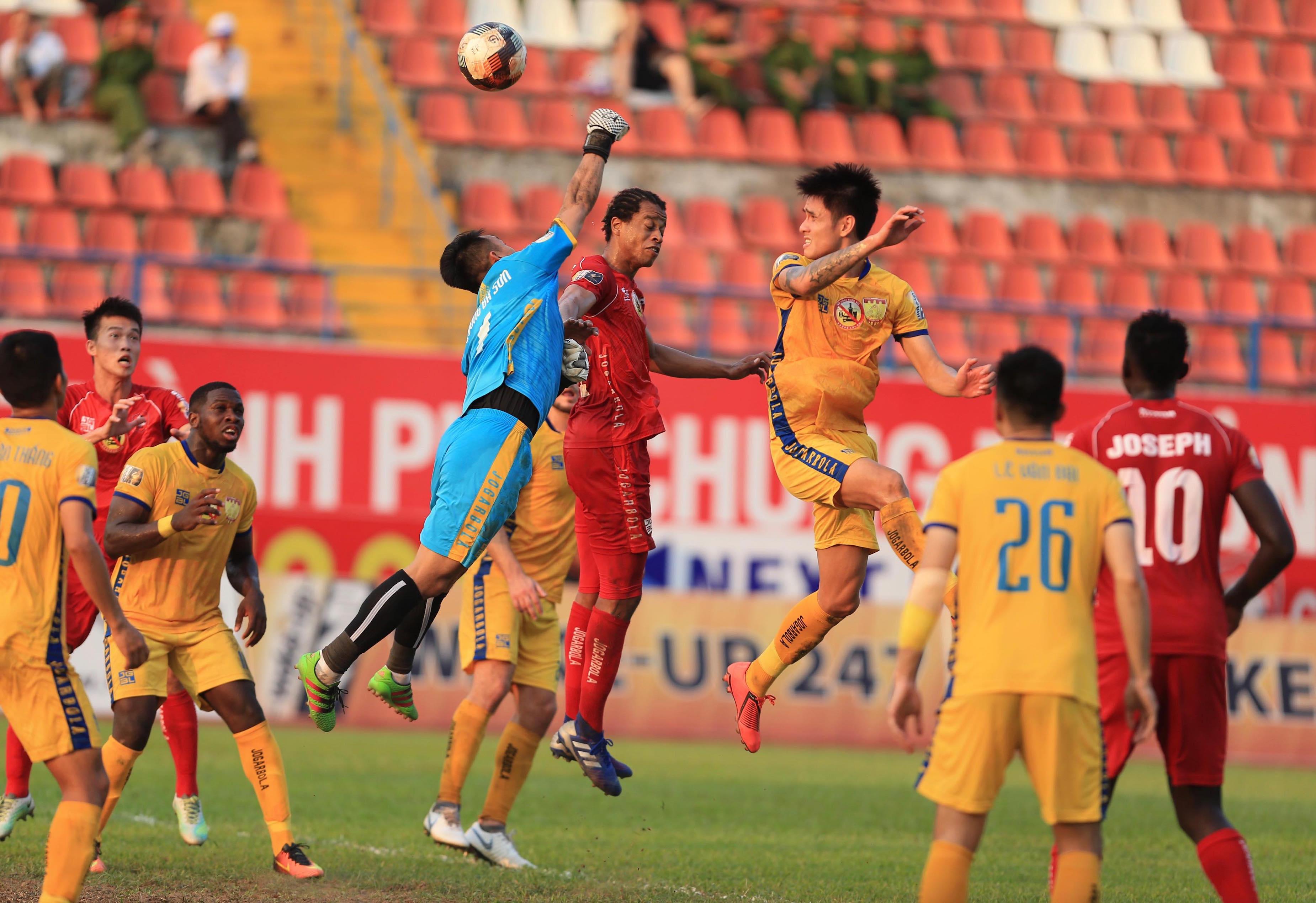 Hải Phòng vs Thanh Hoá: Duyên bầu Đệ và mưa thẻ phạt