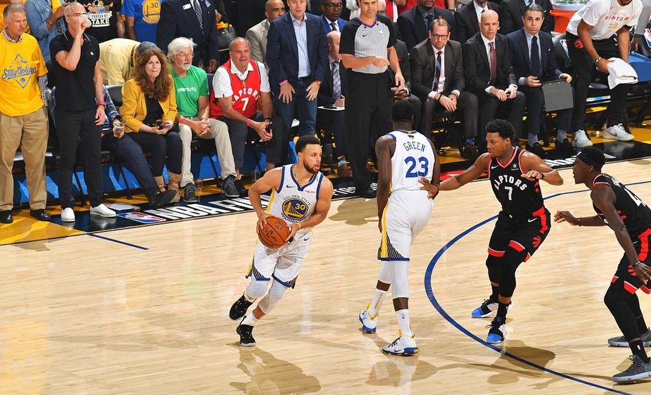 Ghi 47 điểm, Stephen Curry đã cố hết sức rồi nhưng cuộc sống mà