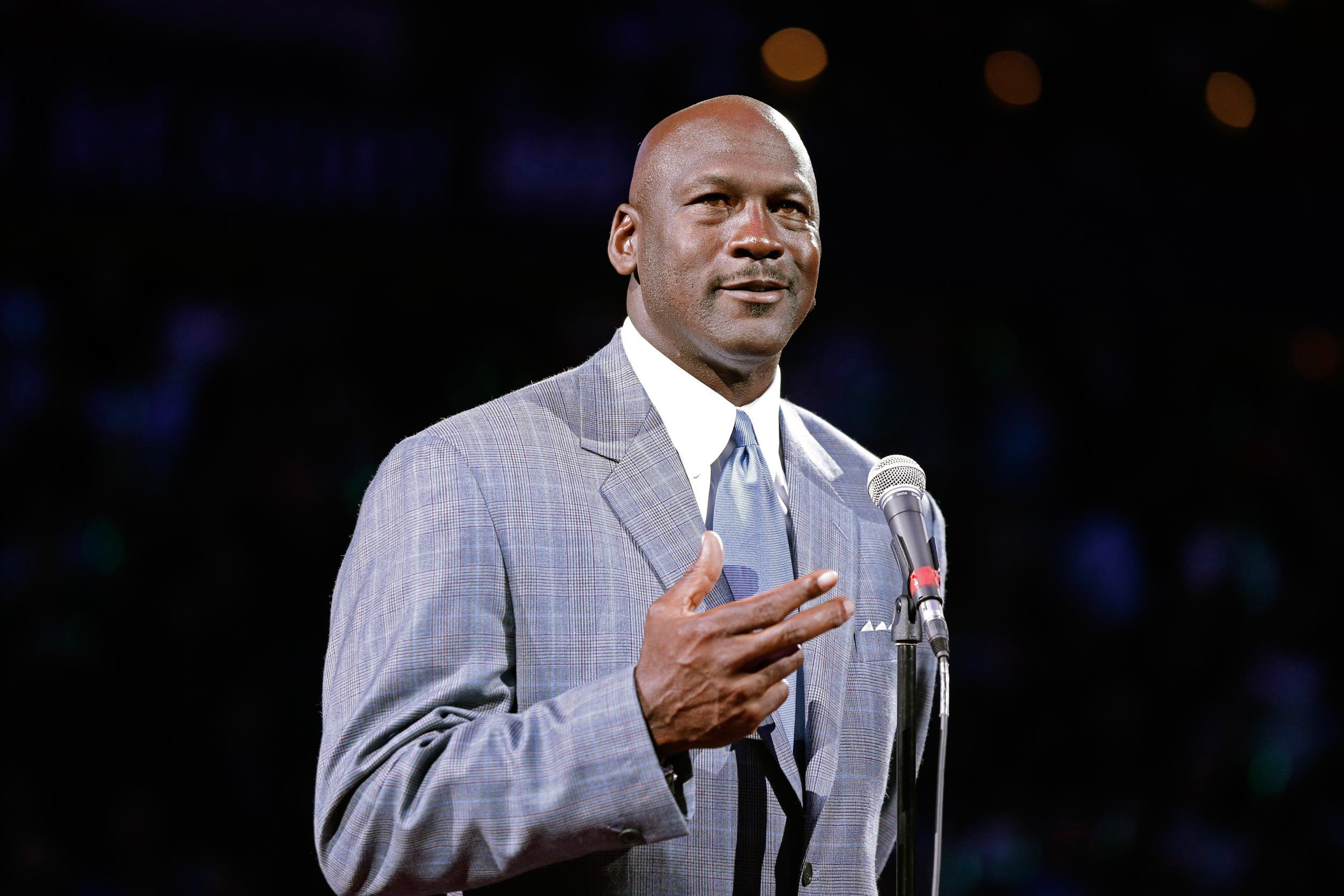 Ngoài lề NBA Final, Michael Jordan quyên góp hơn 25 tỷ đồng cho trường phổ thông ở quê nhà