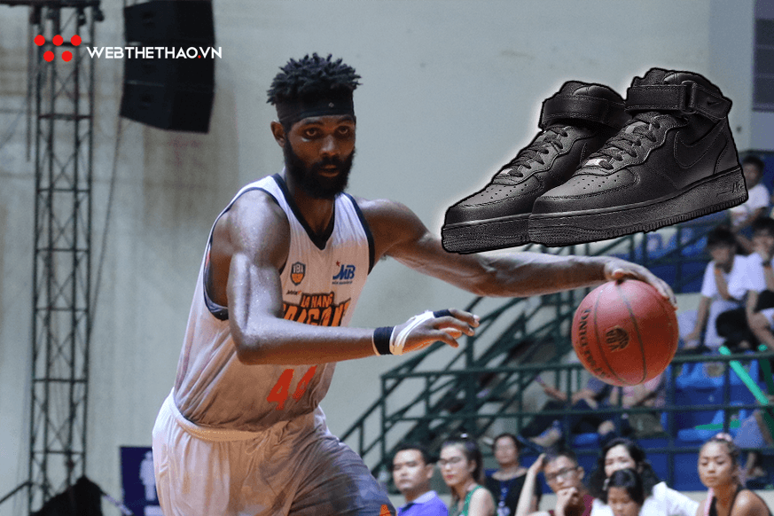 Anthony January và lựa chọn giày thi đấu kỳ lạ với những đôi Air Force 1