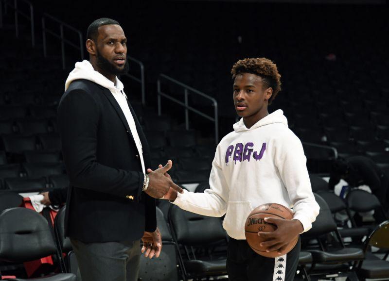LeBron mơ được chơi bóng cùng con trai tại NBA, vì sao không chứ?