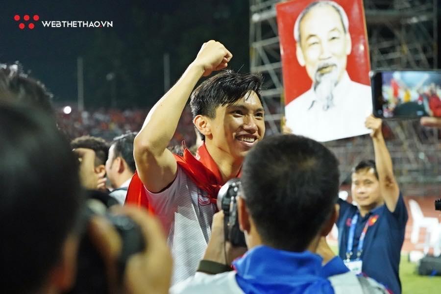 Văn Hậu nên ở lại Hà Lan hay về tham dự VCK U23 châu Á 2020?