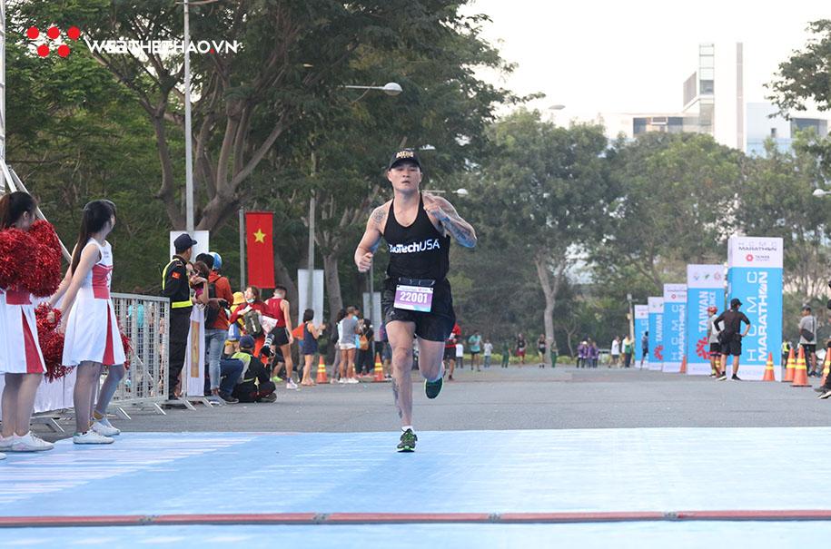 Nhà vô địch Boxing Trương Đình Hoàng lần đầu thử sức chạy dài tại HCMC Marathon 2020