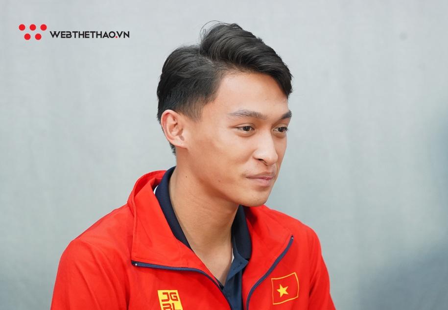 Hot-boy Trần Nhật Hoàng bẽn lẽn “giới thiệu” người yêu trong talkshow Cúp Chiến thắng 2019