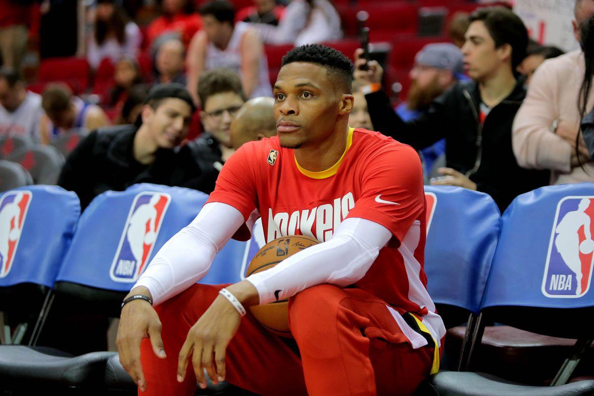 Russell Westbrook rớm nước mắt khi trở về mái nhà xưa