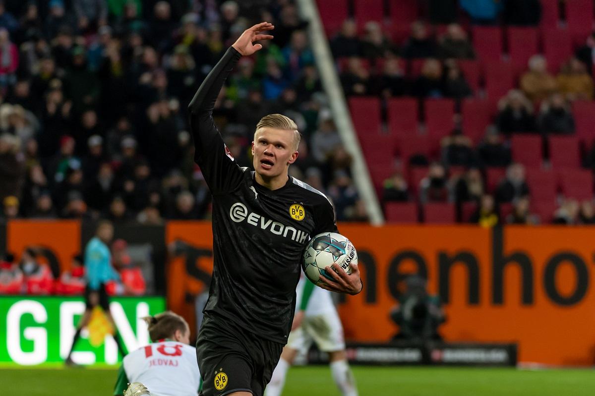 CĐV MU trút giận vào sếp chuyển nhượng sau khi Haaland lập hat-trick