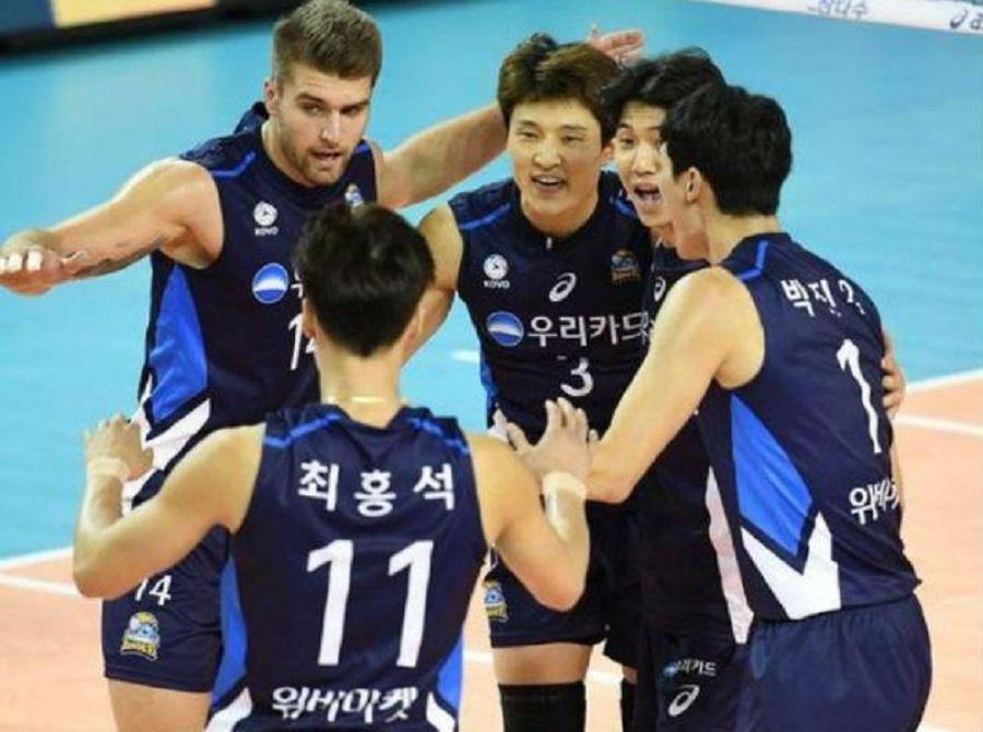 Giữa tâm dịch Covid-19, Woori có chiến thắng ngoạn mục chiếm đỉnh bảng bóng chuyền Hàn Quốc