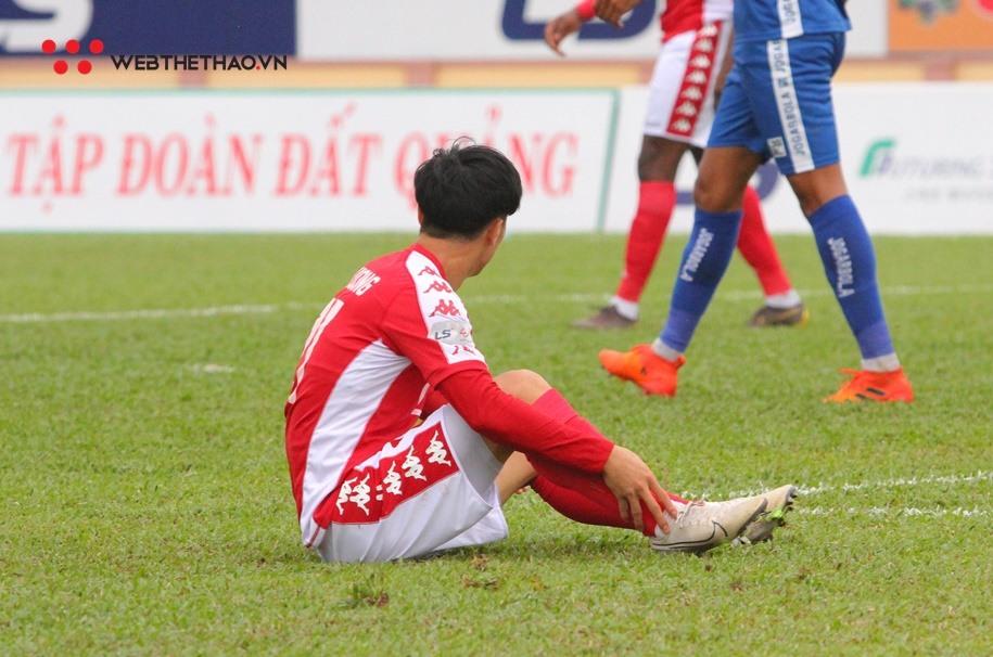 Vì sao Công Phượng bị thay ra giữa trận gặp Quảng Nam?