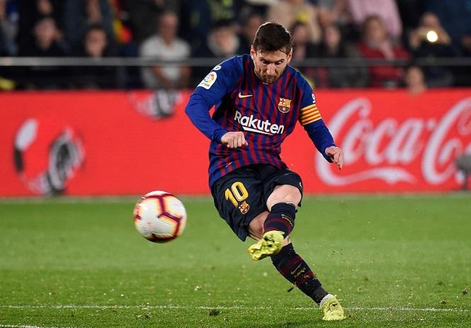 Messi đá phạt khiến Sociedad phải lập hàng thủ “thiên tài” chống đỡ