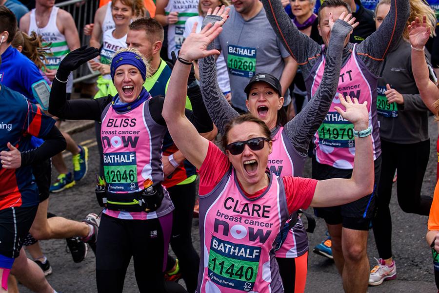 Giải chạy bằng tuổi London Marathon vẫn dũng cảm tổ chức giữa tâm bão COVID-19